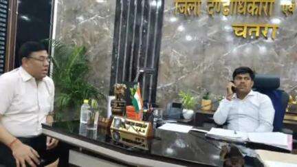 सिमरिया: सिमरिया विधायक उज्जवल दास ने डीसी रमेश घोलाप से की मुलाकात, विधानसभा की समस्याओं पर चर्चा