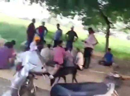राजातालाब: रोहनिया के केसरीपुर में बना जुआरियों का अड्डा, सोशल मीडिया पर वायरल हुआ वीडियो, पुलिस टीम जांच में जुटी