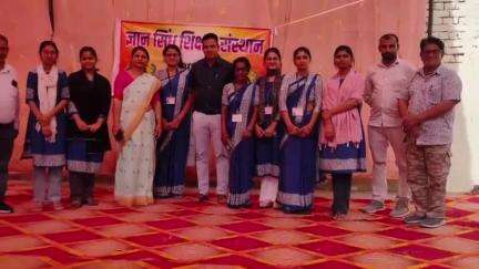 चिड़ावा: चिड़ावा में आयोजित रक्तदान शिविर में एसडीएम नरेश सोनी ने किया रक्तदान