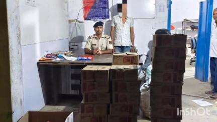मकेर: फुलवरिया नहर से 304.56 लीटर विदेशी शराब के साथ पुलिस ने एक शराब कारोबारी को किया गिरफ्तार, पिकअप जब्त