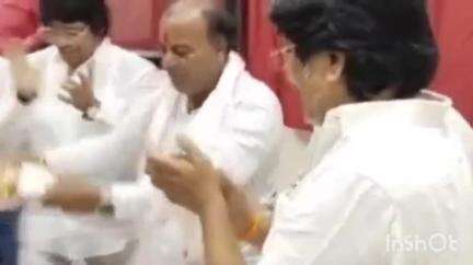 कोपरगाव: शहरात वारंवार वीजपुरवठा खंडित, नागरिकांकडून महावितरण कार्यालयात गांधीगिरी #Jansamsya