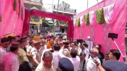 पांवटा साहिब: पांवटा साहिब के राजपुर में सरकार गांव के द्वार कार्यक्रम में आमजन की समस्याओं का हो रहा समाधान