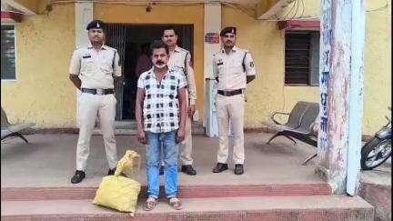 अकलतरा: अकलतरा पुलिस ने 60 पाव शराब के साथ आरोपी को तरौद से किया गिरफ्तार, आरोपी को भेजा गया न्यायिक रिमांड पर