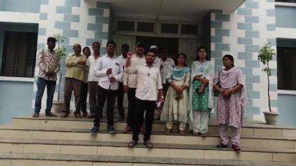 अंबड: वाळू माफी यांचा बीमोड करण्यासाठीशस्त्र परवाण्याची महसूल अधिकारी कर्मचारी यांची शासनाकडे मागणी अंबड तहसीलदार यांच्यावरील