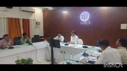 वाराणसी में डीएम ने कहा, किसी दिन अचानक पहुंचूंगा, लापरवाही पर खैर नहीं
