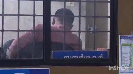 കുന്നത്തുനാട്: പോലീസെന്ന് പറഞ്ഞ് അതിഥി തൊഴിലാളികളുടെ പണവും മൊബൈലും കവർന്ന രണ്ട് എക്സൈസ് ഉദ്യോഗസ്ഥരെ തടിയിട്ടാപറമ്പ് പോലീസ് പിടികൂടി