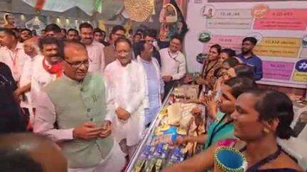 अंबिकापुर: अंबिकापुर में केंद्रीय मंत्री शिवराज सिंह चौहान ने छत्तीसगढ़ के 51 हजार पीएम आवास हितग्राहियों को कराया गृह प्रवेश