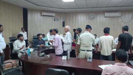 छतरपुर नगर: जनसुनवाई में कलेक्टर ने 95 शिकायतों पर अधिकारियों को दिए निर्देश