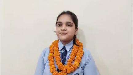 शामली: शामली के मोहल्ला शिव चौक निवासी सावी जैन ने सीबीएसई बोर्ड से 12वीं की परीक्षा में 499 अंक हासिल कर टॉपरों में बनाई जगह