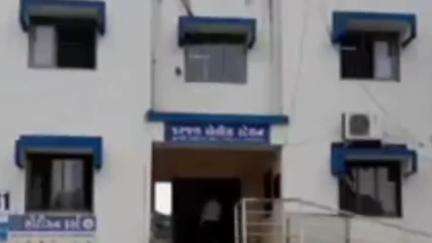 કરજણ: મકાન ભાડુંઆતોનુ વેરિફિકેશન પોલીસ મથકે નહીં કરાવ્ય હોય તો આવી આફત, કરજણ પોલીસે 50મકાન માલિકો સામે કાયદેસરની કાર્યવાહી કરી