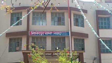 अकबरपुर: अकबरपुर पुलिस ने गुप्त सूचना पर दो अलग-अलग स्थानों पर छापेमारी कर 2 अभियुक्तों को किया गिरफ्तार, भेजा न्यायालय