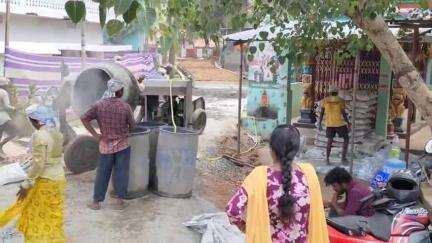 కాట్రేనికోన స్థానిక  సంత మార్కెట్‌లో శరవేగంగా అభివృద్ధి పనులు