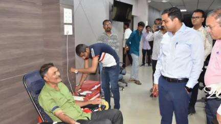 જૂનાગઢ: જિલ્લા કલેકટર કચેરી ખાતે જિલ્લા પંચાયત આરોગ્ય શાખા દ્વારા રક્તદાન શિબિર યોજાઈ,54 યુનિટ રક્ત એકત્રિત કરાયું