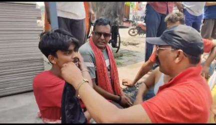 निरसा/चिरकुंडा: निरसा सिनेमा हॉल मोड़ के पास संदिग्ध के शक पर बंगाल के युवक को दोबाचा पुलिस ने किया सुपुर्द