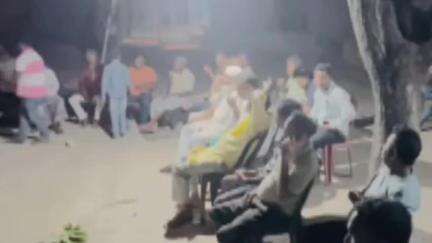 গোয়ালপোখর ১: গোয়ালপোখর থানার পানজিপাড়া এলাকায় আলোচনা সভা করলো তৃণমূল। উপস্থিত ছিলেন তৃণমূলের অঞ্চল কমিটির সদস্যরা
