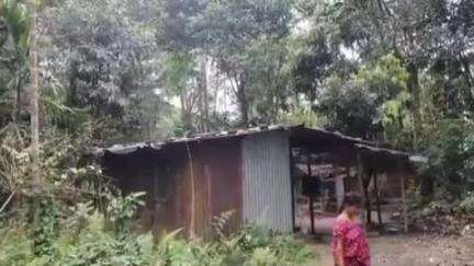 আলিপুরদুয়ার ২: তাঁতি পাড়ায় অসহায় মহিলার নাম নেই আবাস যোজনার তালিকায় অভিযোগের আঙ্গুল প্রশাসনিক কর্তাদের দিকে #jansamasya