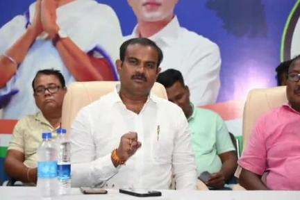 কোচবিহার ১: কোচবিহার জেলা তৃণমূল কার্যালয়ে মারুগঞ্জ অঞ্চল নেতৃত্বদের নিয়ে বৈঠক করলেন তৃণমূলের জেলা সভাপতি