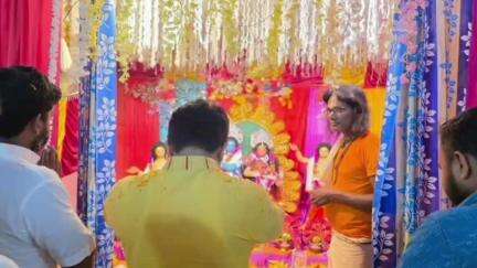মুর্শিদাবাদ জিয়াগঞ্জ: মুর্শিদাবাদ  পৌরসভার ১৪ নং ওয়ার্ডের নারকেলতলাঘাট প্রাঙ্গণে মহানাম সংকীর্তনে উপস্থিত বিজেপি বিধায়ক  গৌরী শংকর ঘোষ
