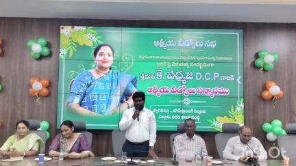 డిసిపి పద్మజకు ఘనంగా ఆత్మీయ వీడ్కోలు, మాట్లాడిన నెల్లూరు కమిషనర్ నందన్