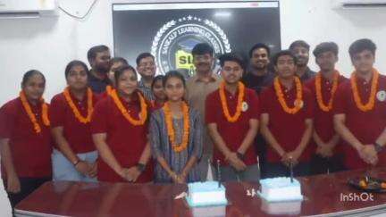 तखतपुर: 10वीं और 12वीं के बोर्ड परीक्षा में शानदार प्रदर्शन करने वाले होनहार छात्रों का हुआ सम्मान, सफलता के मूल मंत्र की सराहना