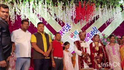 तोकापाल: ग्राम पंचायत अलनार में वैवाहिक कार्यक्रम में शामिल हुए जनपद उपाध्यक्ष बसंत कश्यप