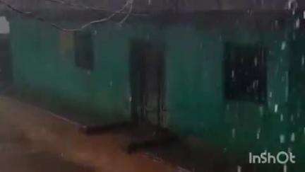 तारागांव में तेज आंधी और बारिश से पेड़ व बिजली पोल टूटने से विद्युत व्यवस्था हुई बाधित