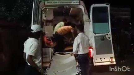 शिकोहाबाद: थाना मटसेना क्षेत्र में एनएच-2 रोड पर सड़क हादसे में बाइक सवार दो युवक गंभीर रूप से घायल