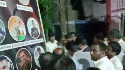 గుంటూరు: దేశం కోసం పోరాడి అమరులైన వారికి గుంటూరులో జనసేన ఆధ్వర్యంలో ప్రత్యేక నివాళులు
