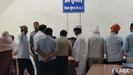 मुरैना नगर: कलेक्टर कार्यालय में आयोजित जनसुनवाई में 83 आवेदन हुए प्राप्त, कलेक्टर अंकित अस्थाना ने सुनीं समस्याएँ