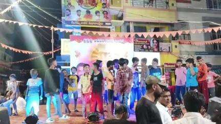 పలమనేరు: పాతపేట వేణుగోపాల స్వామి గుడి వద్ద అలరించిన సంగీత విభావరి, పెద్ద ఎత్తున హాజరైన ప్రజలు