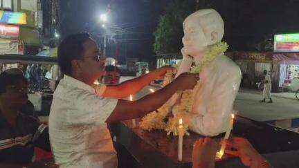 কালিয়াগঞ্জ: কালিয়াগঞ্জে সুকান্ত মোড়ে সুকান্ত ভট্টাচার্যর প্রয়াণ দিবস পালন