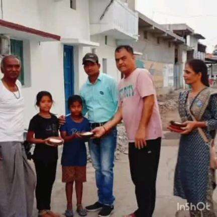 बालोद: अभिप्रेरणा ग्रुप ने बालोद शहर के पाररास में 70 से ज्यादा सकोरा का वितरण किया