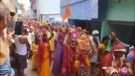 इस्लामनगर अलीगंज: बालडा गांव में आयोजित श्री श्री 108 श्री रुद्र महायज्ञ को लेकर निकाली गई भव्य कलश शोभायात्रा