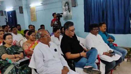 সিঙ্গুর: হুগলির চন্দননগরের পশ্চিমবঙ্গ রাজ্য সংগীত একাডেমির উদ্যোগে রবীন্দ্র সংগীতের কর্মশালায় মন্ত্রী তথা বিধায়ক ইন্দ্রনীল সেন
