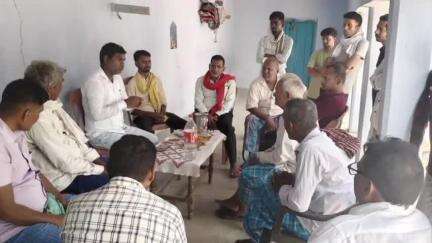 पीरो: रतनाढ़ गांव में विधायक शिवप्रकाश रंजन ने पार्टी नेताओं और ग्रामीण जनता के साथ बैठक की, बनाई गई रणनीति