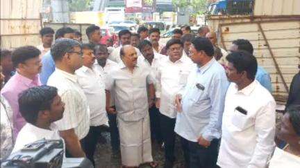 தண்டையார்பேட்டை: ராயபுரம் எம் எஸ் நகர் செட்டிதோட்டம் பகுதியில்  தமிழ்நாடு கட்டப்படும் கட்டிடத்தை ஆய்வுகள் கொண்ட அமைச்சர்