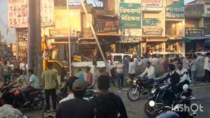 वाशिम: पाटणी चौक वर्दळीच्या ठिकाणी भाजीपाला व फळगाडी उभी केल्यास, तसेच दुकानासमोर शेड उभारल्यास कारवाई करणार, पोलिसांनी आदेश