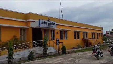 केज: कानडी रोड केज येथे देशी दारूचे दुकान फोडल्याने एक लाख पन्नास हजाराचा ऐवज लांपास