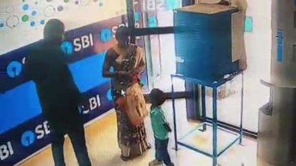 గుంతకల్లు: గుత్తి SBI ఎటిఎం లో మహిళను ఏమార్చి 26,000 నగదు డ్రా చేసుకున్న దండగుడు