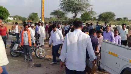चौमूं: चोंमू कालाडेरा सड़क मार्ग पर तेज रफ्तार स्कार्पियो ने बाप-बेटे समेत चार लोगों को कुचला, चारों की मौके पर हुई दर्दनाक मौत