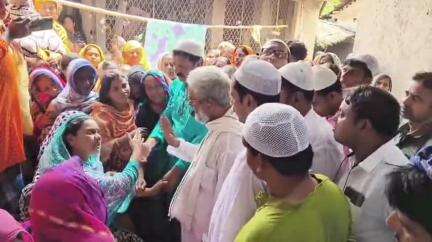 হরিহরপাড়া: পিয়ারুল খানের মৃত দেহ বাড়িতে আসার পরেই দাফন করা হল,নিহত পিয়ারুলের পরিবারে কাছে পৌঁছালেন বিধায়ক নিয়ামত শেখ