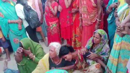 मोहनपुर: मोहनपुर पटेल चौक के पास गंगा स्नान कर लौट रही आंगनवाड़ी सहायिका की अज्ञात वाहन की टक्कर से हुई मौत
