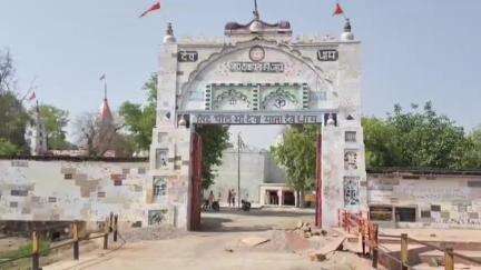 तालबेहट: तेरई फाटक क्षेत्र के देवामाता मंदिर पर सार्वजनिक शौचालय में फैली गंदगी को लेकर स्थानीय लोगों में आक्रोश #jansamasya