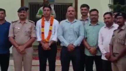 ભાભર: ટાઉન પોલીસ સ્ટેશનમાં પાંચ વર્ષથી નિષ્ઠાપૂર્વક ફરજ બજાવતા પોલીસ કર્મીનો વિદાય સમારંભ યોજાયો