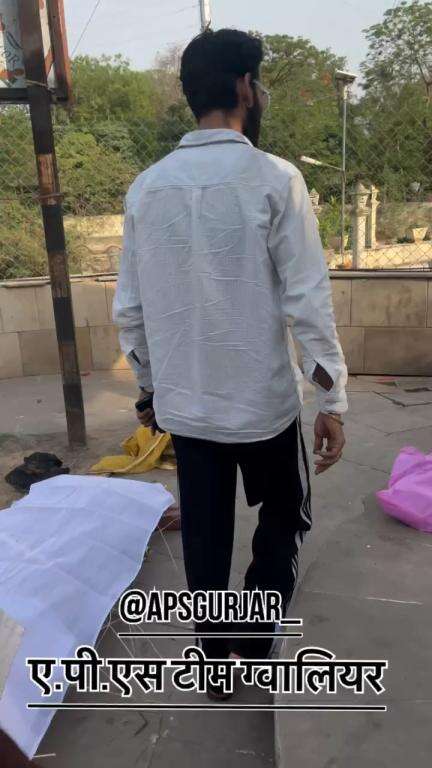 OM SHANTI 💐
भगवान से प्रार्थना है कि इतना पैसा गरीब लोगों को दे 
इसे आगे में कुछ नहीं बोल सकता 🥺

#apsgurjar #rip #girl #gwalior