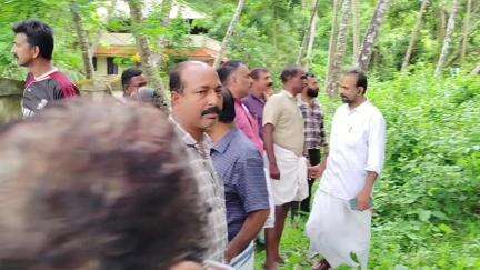 ചാവക്കാട്: വടക്കേക്കാട് നായരങ്ങാടി സെന്ററിൽ യുവാവിനെ മരത്തിൽ തൂങ്ങിമരിച്ച നിലയിൽ കണ്ടെത്തി