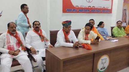 बीकानेर: बीजेपी की तिरंगा यात्रा को लेकर बीकानेर भाजपा संभाग कार्यालय में हुई बैठक