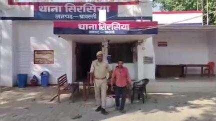 भिनगा: लोनियन पुरवा और गुलरा से दो आरोपियों को किया गया गिरफ्तार, 10 लीटर अवैध कच्ची शराब व एक नाजायज चाकू बरामद