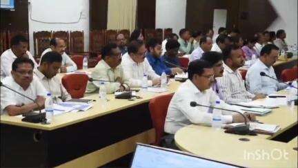 जगदलपुर: जिला कार्यालय में कलेक्टर ने ली समय सीमा की बैठक, अधिकारियों को दिए आवश्यक निर्देश