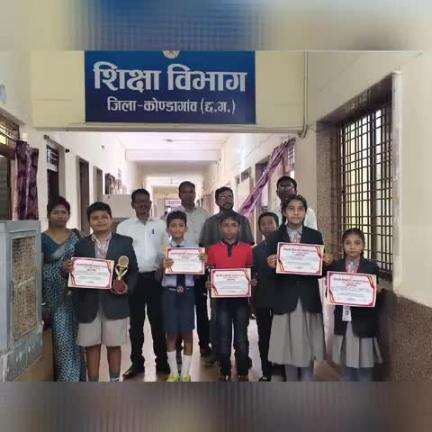 माकड़ी ब्लॉक के प्रा.शा. देवगांव से सूर्या कुमार ठाकुर जिला कोण्डागांव के टॉप थ्री मेधावी छात्र के रूप में सम्मानित हुए